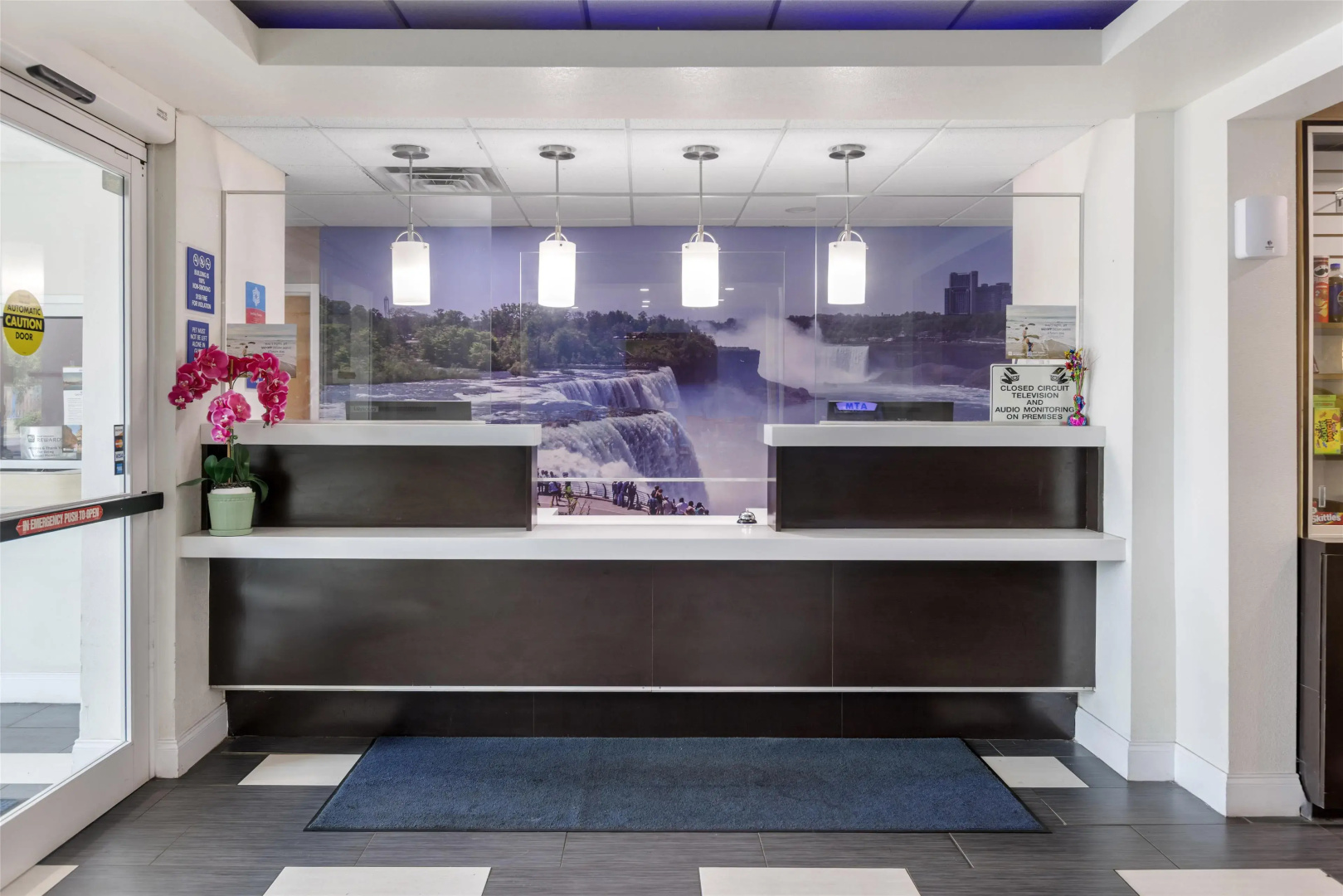 Foto - SureStay Plus Hotel by Best Western Niagara Falls East