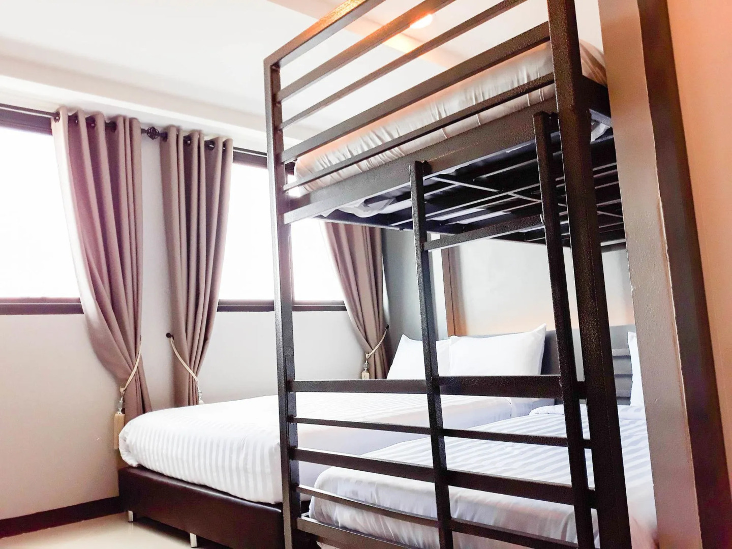 Photo - Lux Rooms Night Bazaar