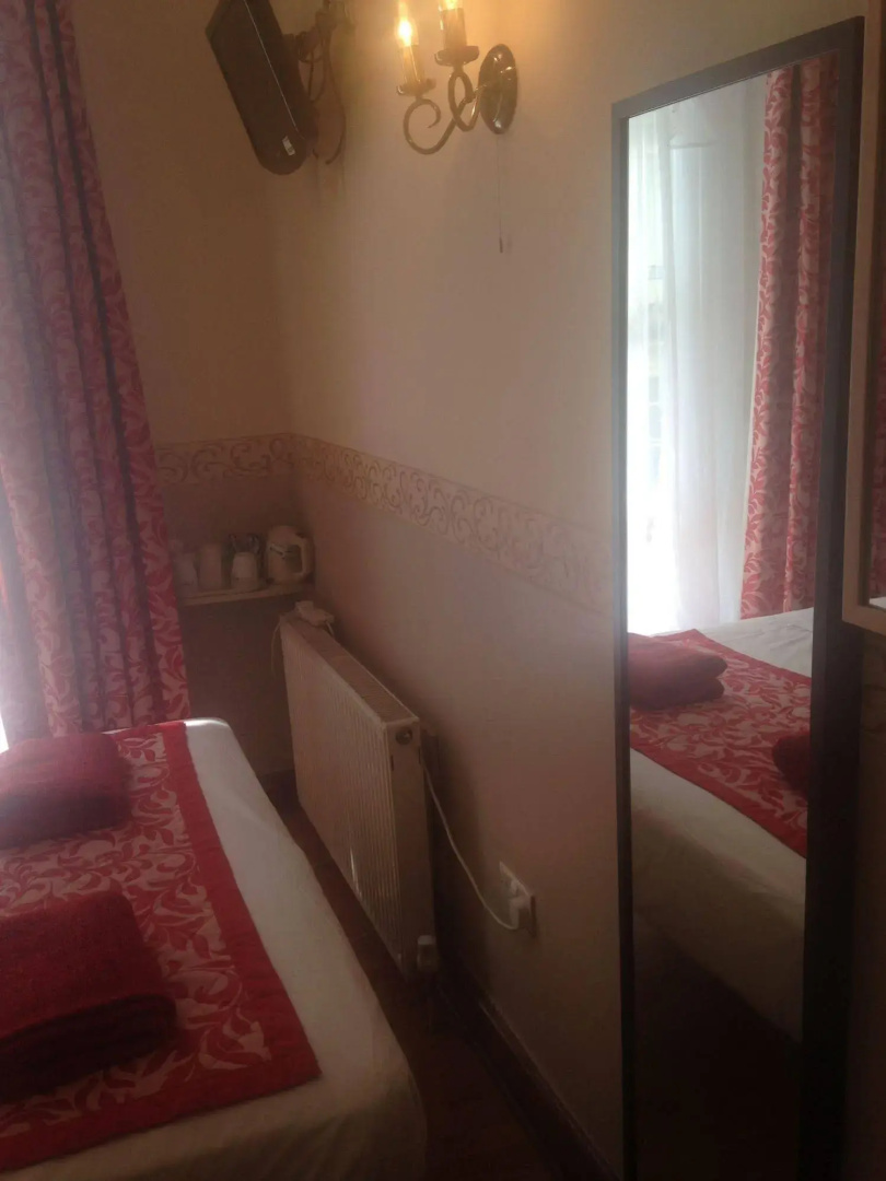 Photo - Glendale Hyde Park Hotel