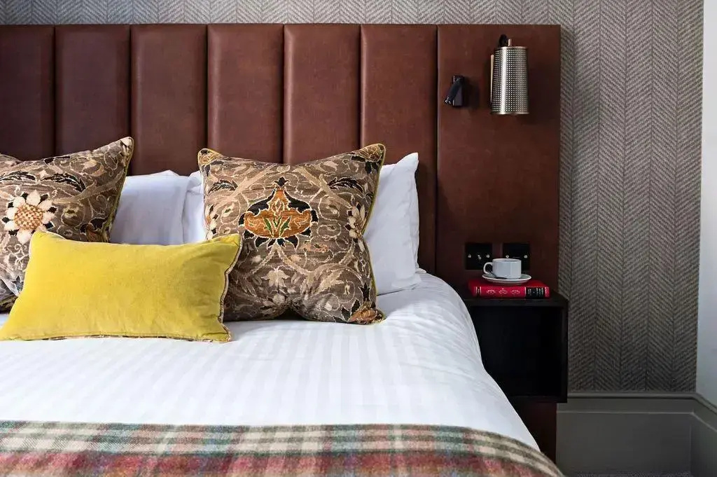 Photo - Tophams Hotel