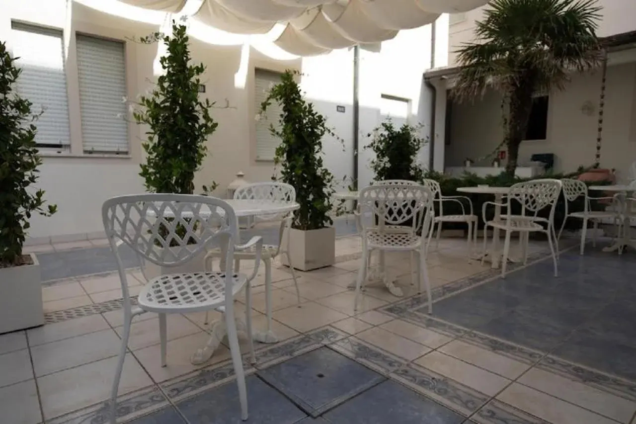 Photo - Hotel London
