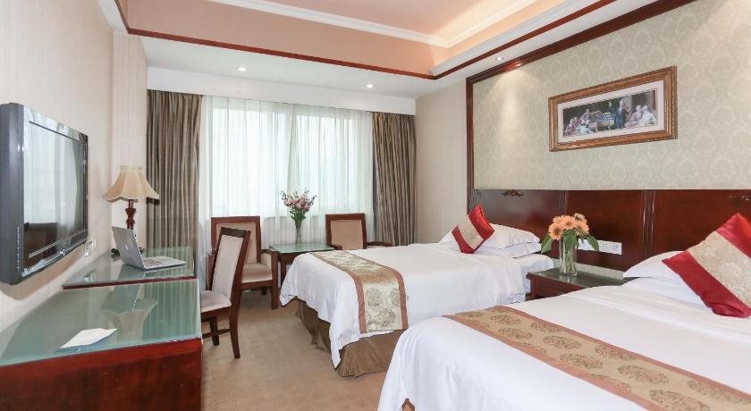 Vienna International Hotel (Rongcheng High Speed ​​Railway Station)