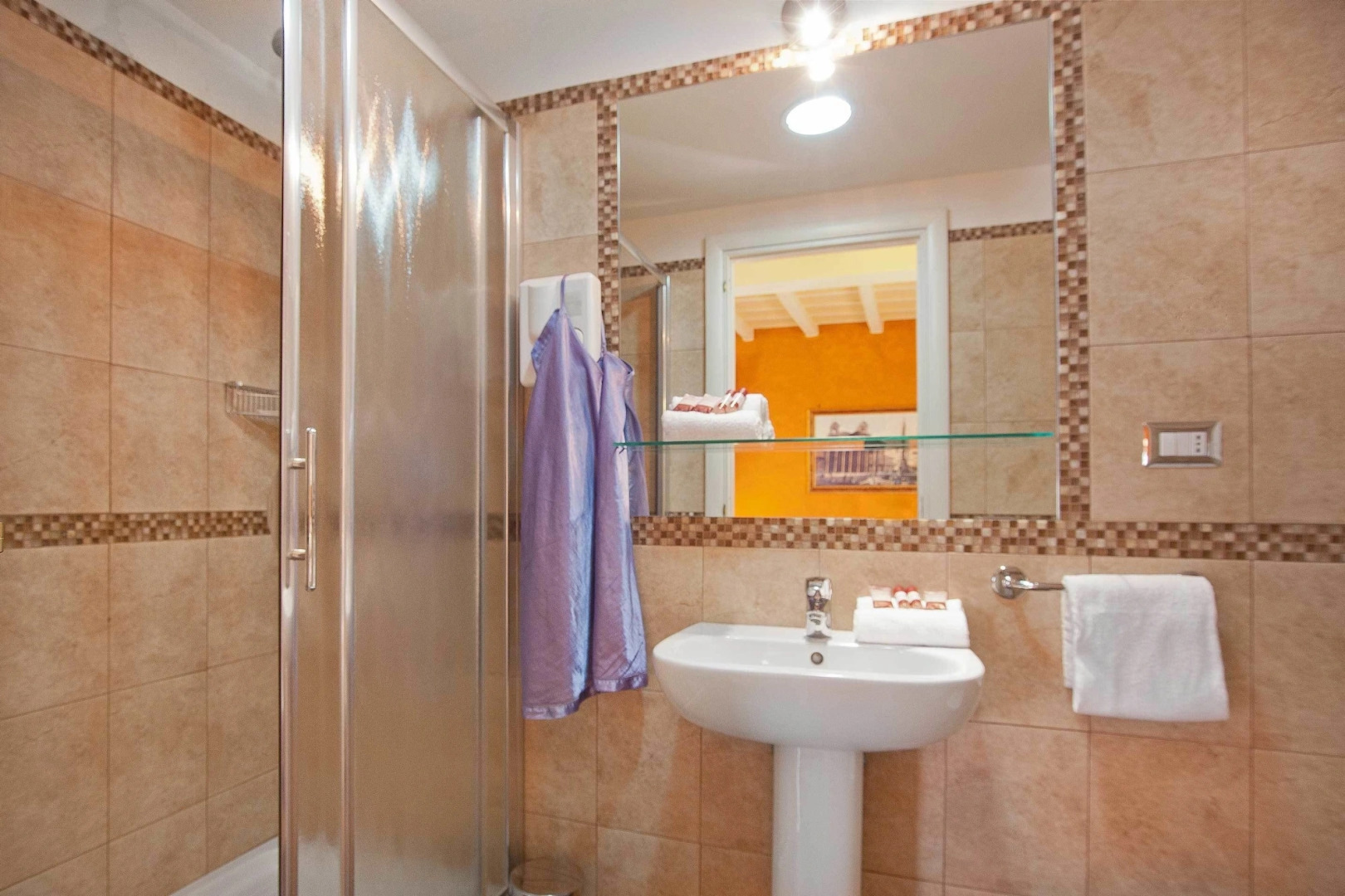 Photo - Pantheon Inn