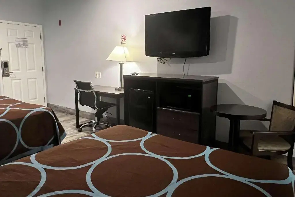 Photo - Super 8 by Wyndham Houston North I-45