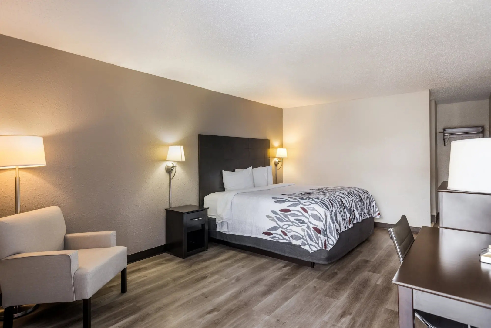 Photo - Red Roof Inn Savannah – Southside/Midtown