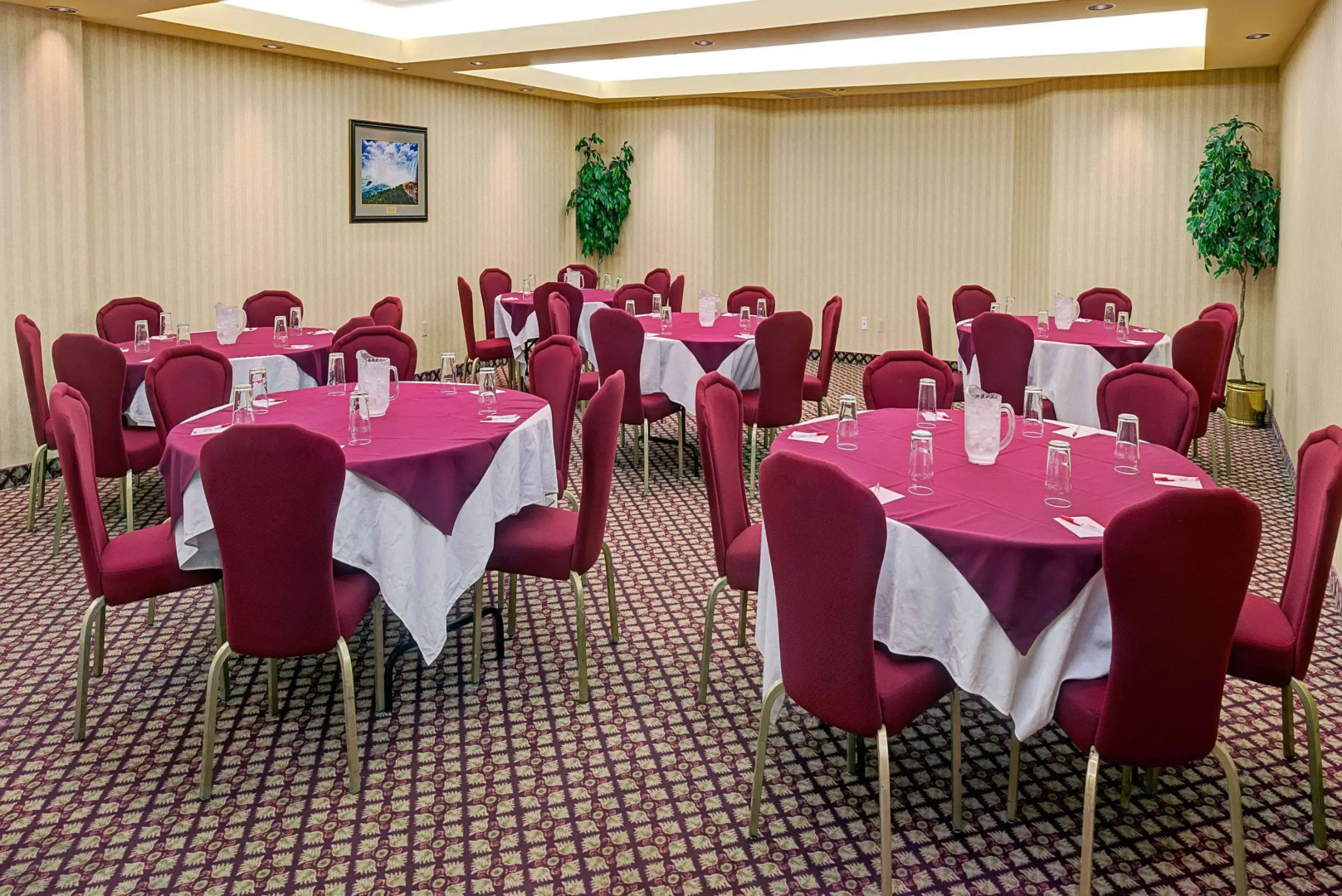 Foto - Ramada by Wyndham Niagara Falls/Fallsview