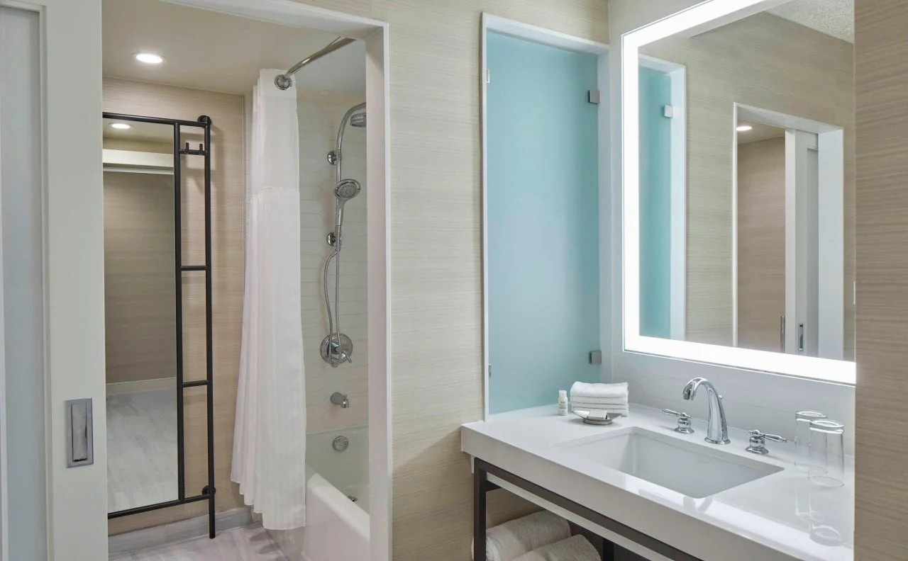 Photo - Renaissance Dallas Hotel