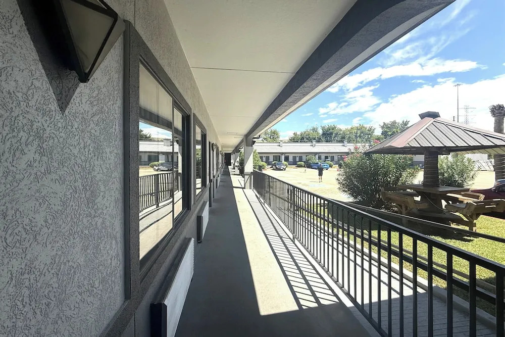 Foto - Hotel O Regency Suites Houston - IAH Beltway 8