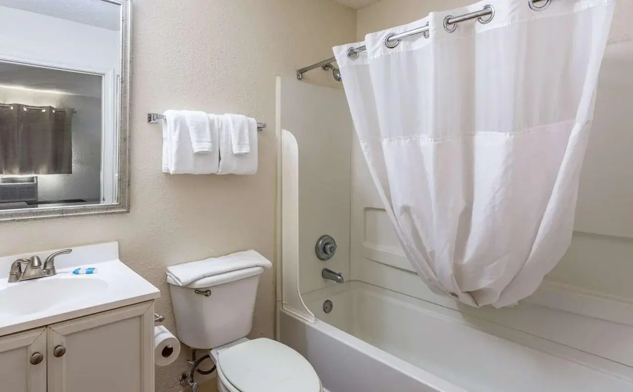 Photo - HomeTowne Studios by Red Roof Atlanta - Chamblee