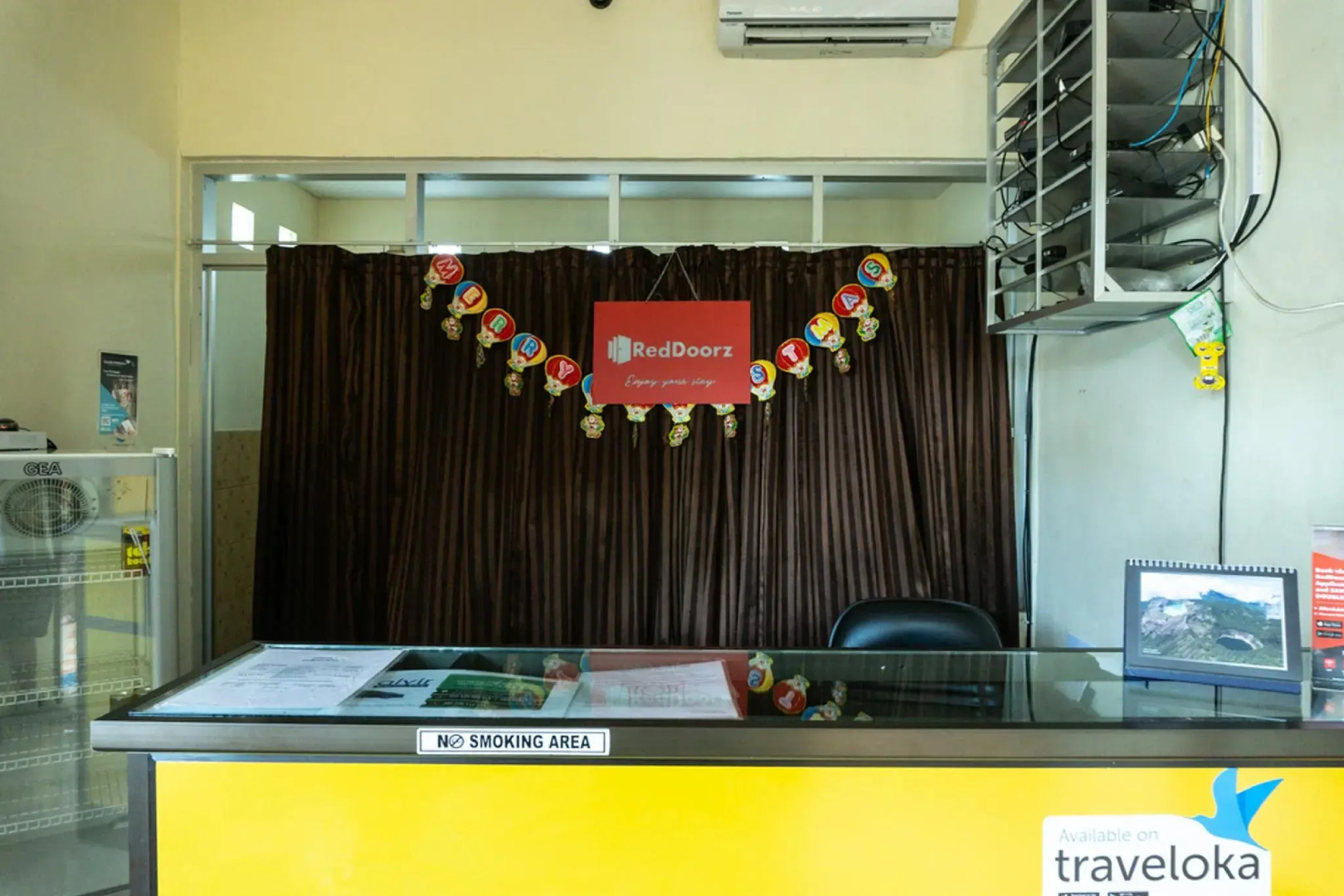 Photo - RedDoorz near H. Hasan Aroeboesman Airport