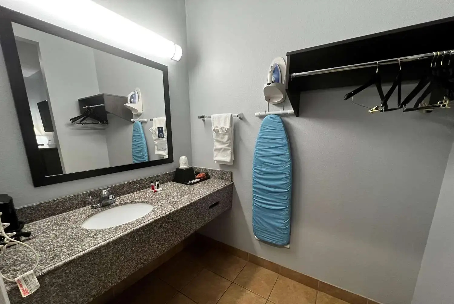 Photo - Super 8 by Wyndham Houston North I-45