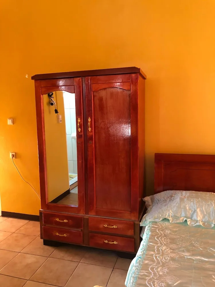 Logerthine Studio Suriname