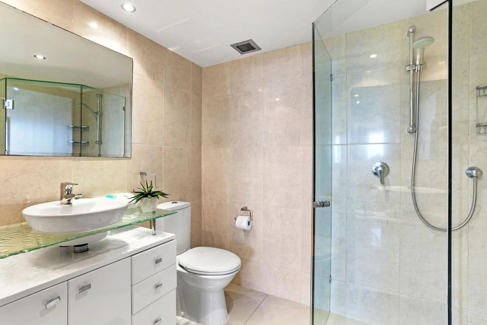 Photo - Breakers North Absolute Beachfront Apartments - Official