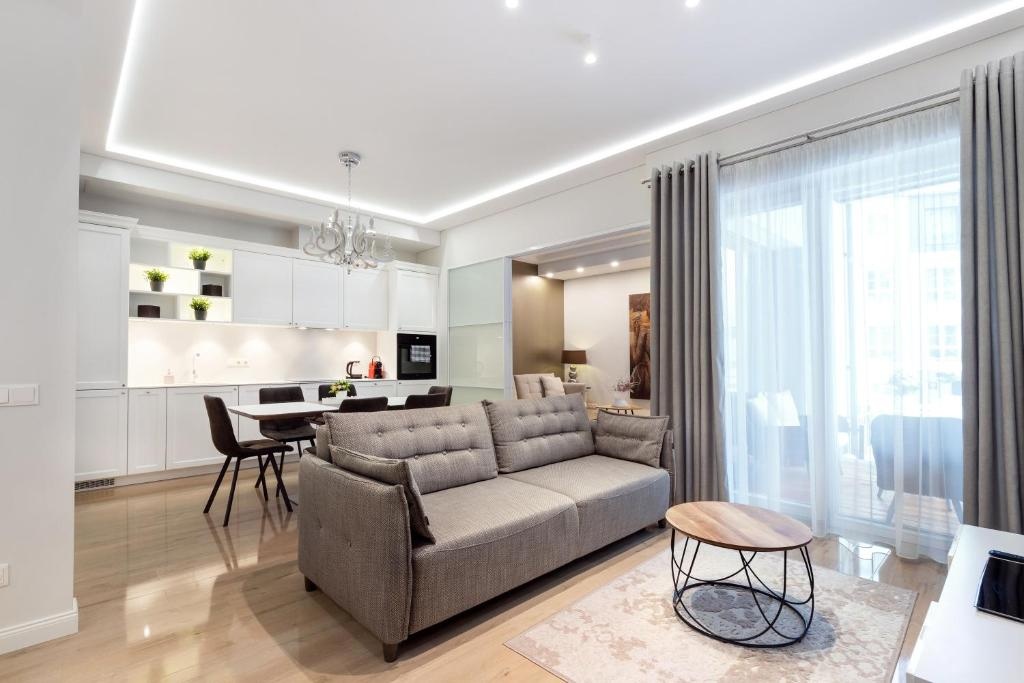 Prestigious 2 Bedr ap in Old Town by Reside Baltic