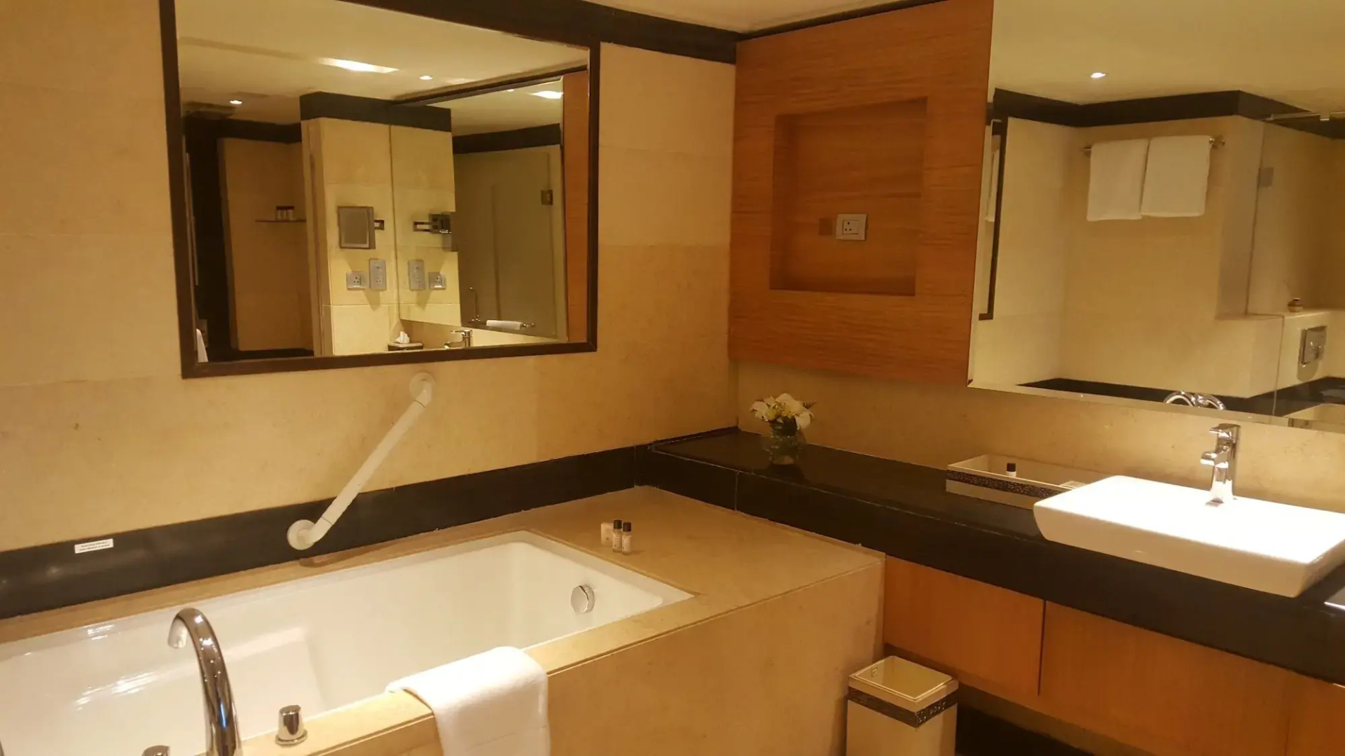 Foto - Vivanta Hyderabad, Begumpet