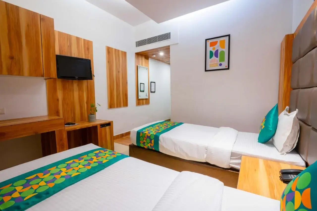 Foto - Treebo Twin Tree