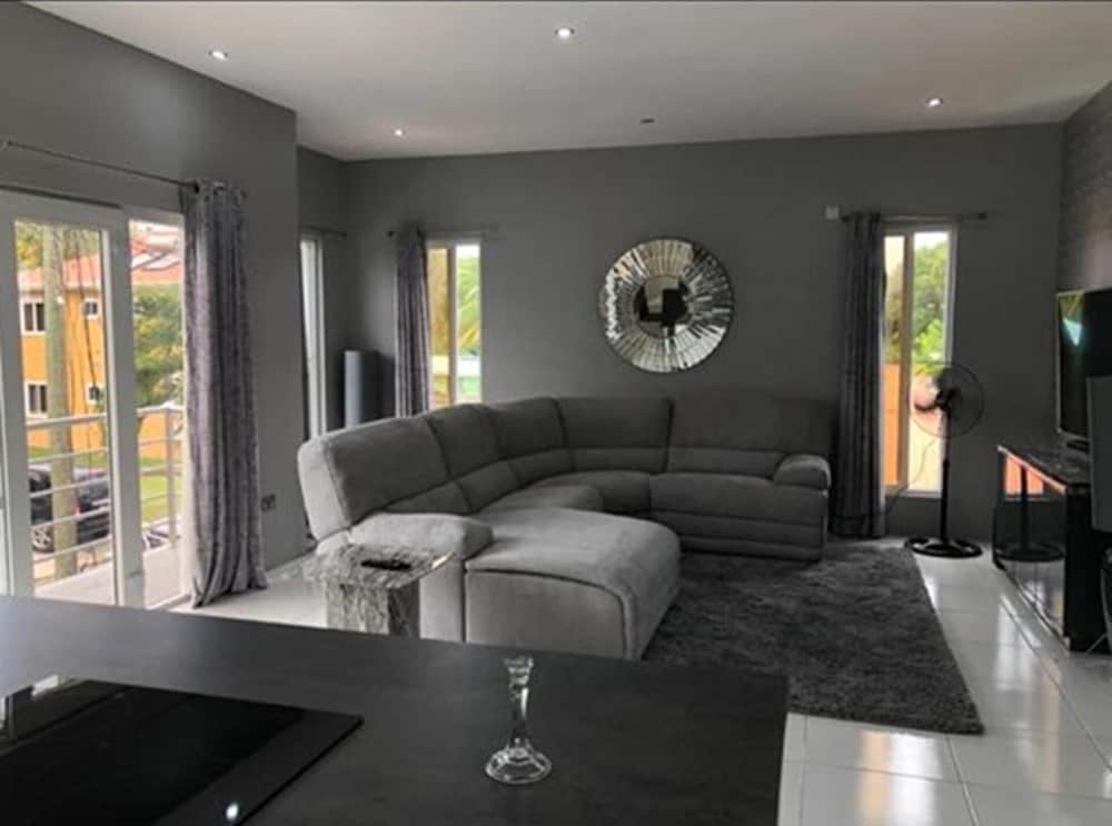 Stunning 3-bed Apartment in Rodney Bay