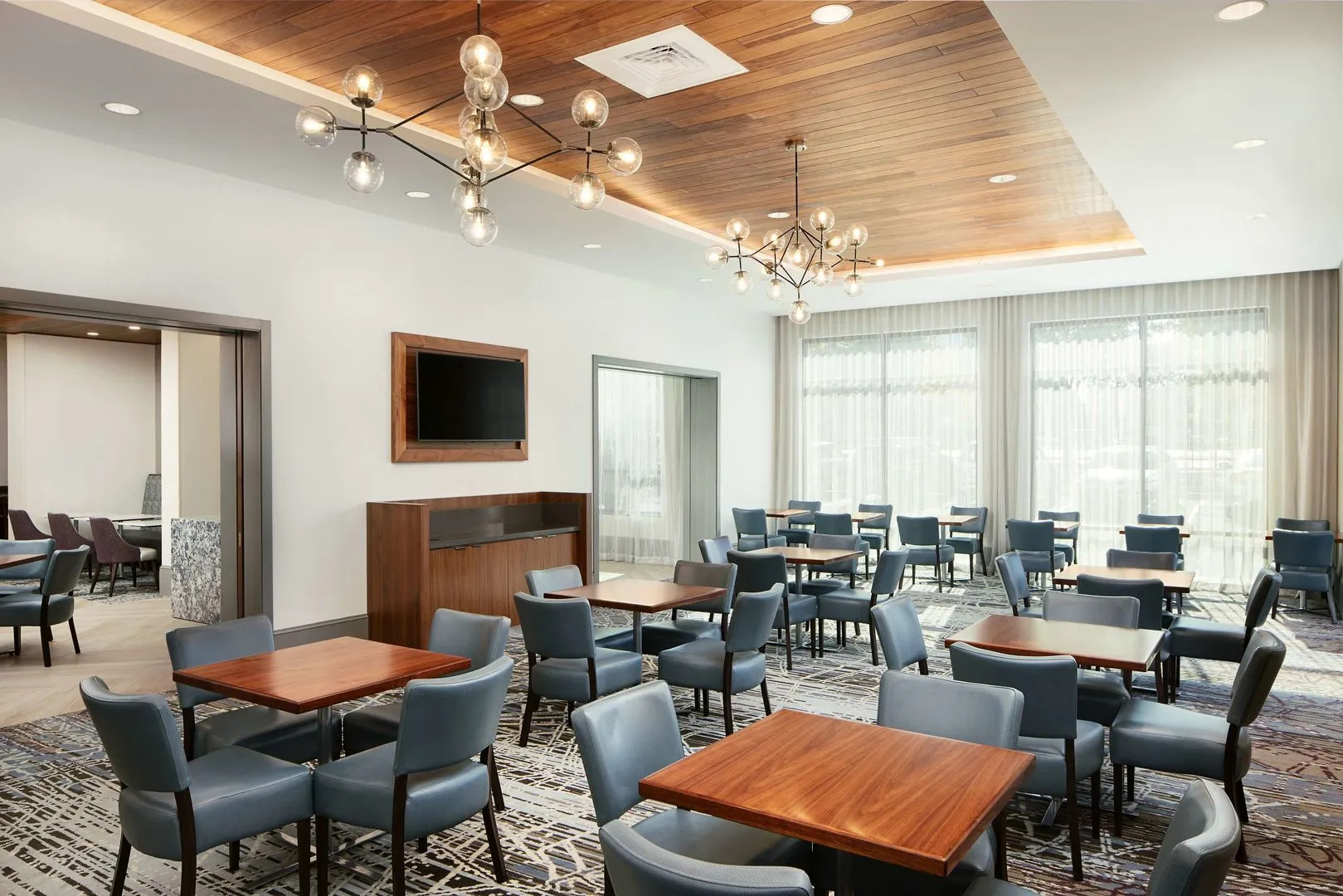 Foto - Embassy Suites By Hilton Atlanta Airport North