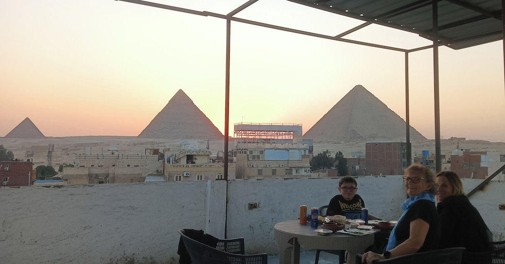 Foto - Falcon pyramids inn