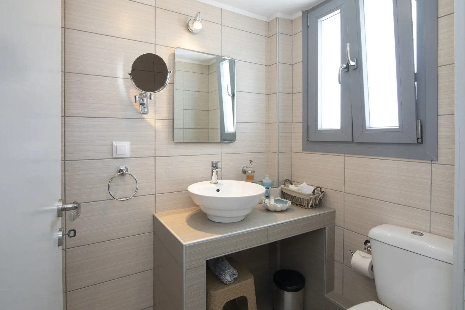 Foto - Thira's Dolphin