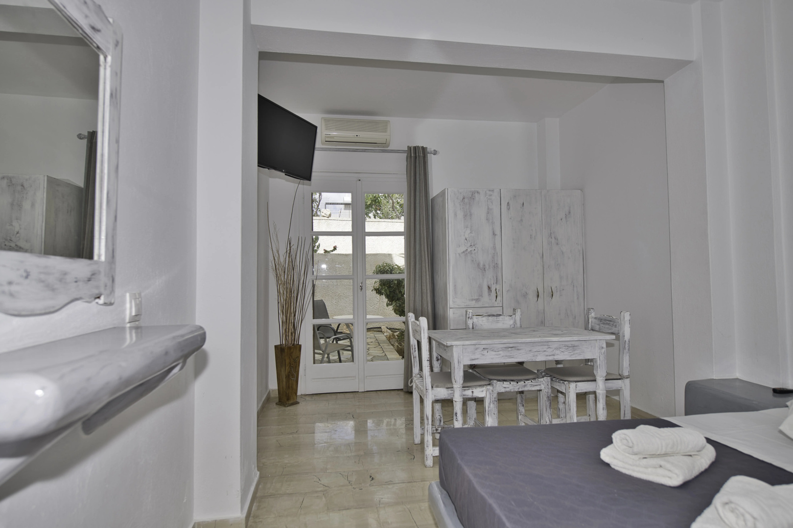 Photo - Ira Apartments