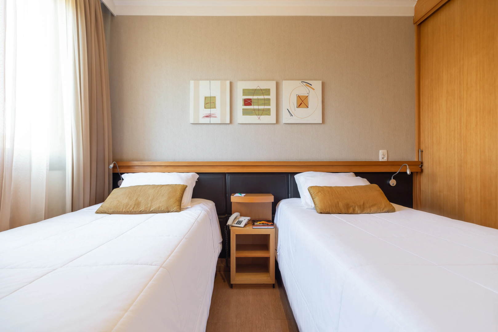 Foto - Manhattan Porto Alegre by Mercure - 5 minutos do Hospital Moinhos de Vento