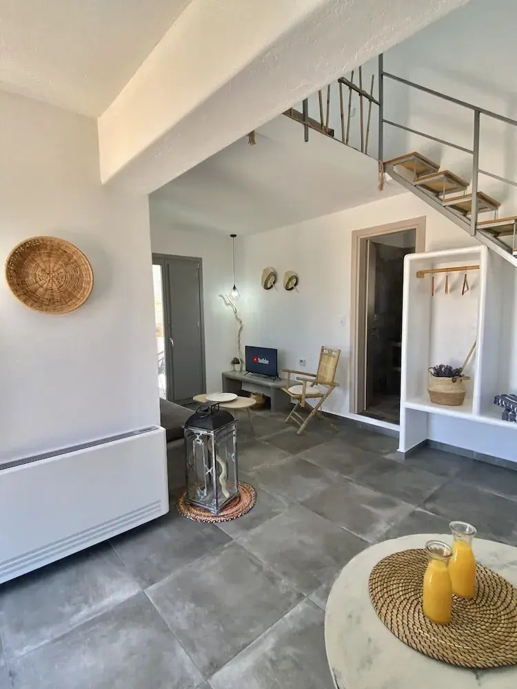 Photo - Aeron Suites