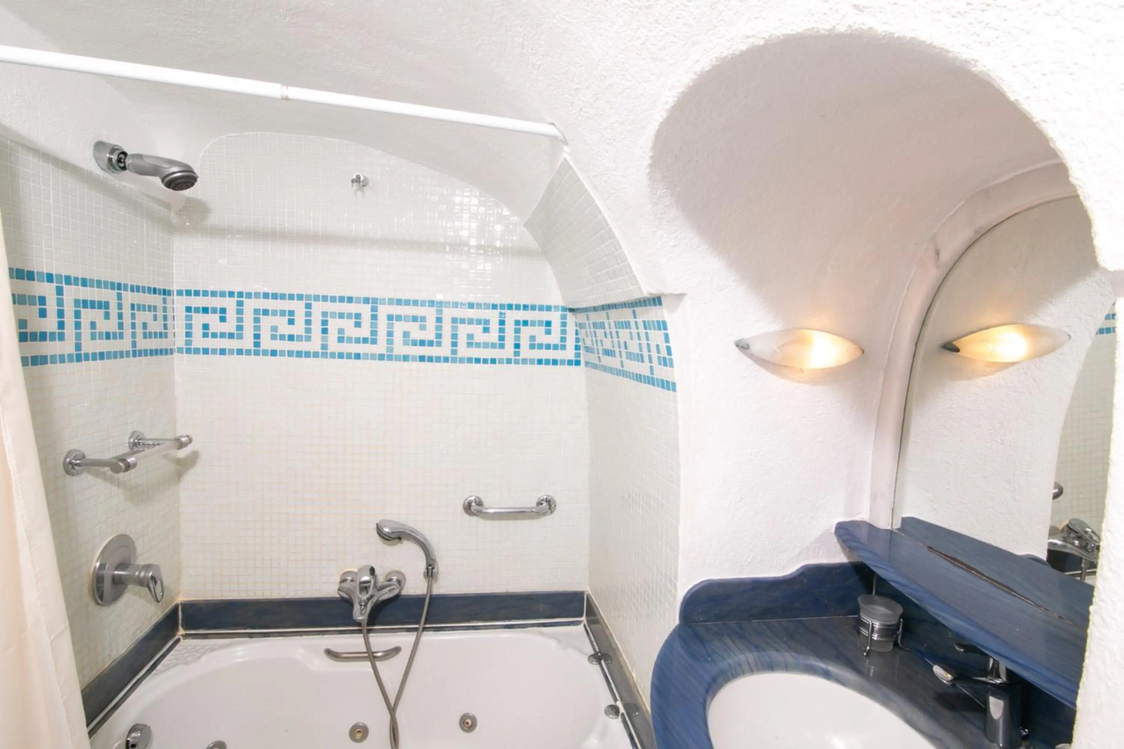 Photo - Alexander's Suites