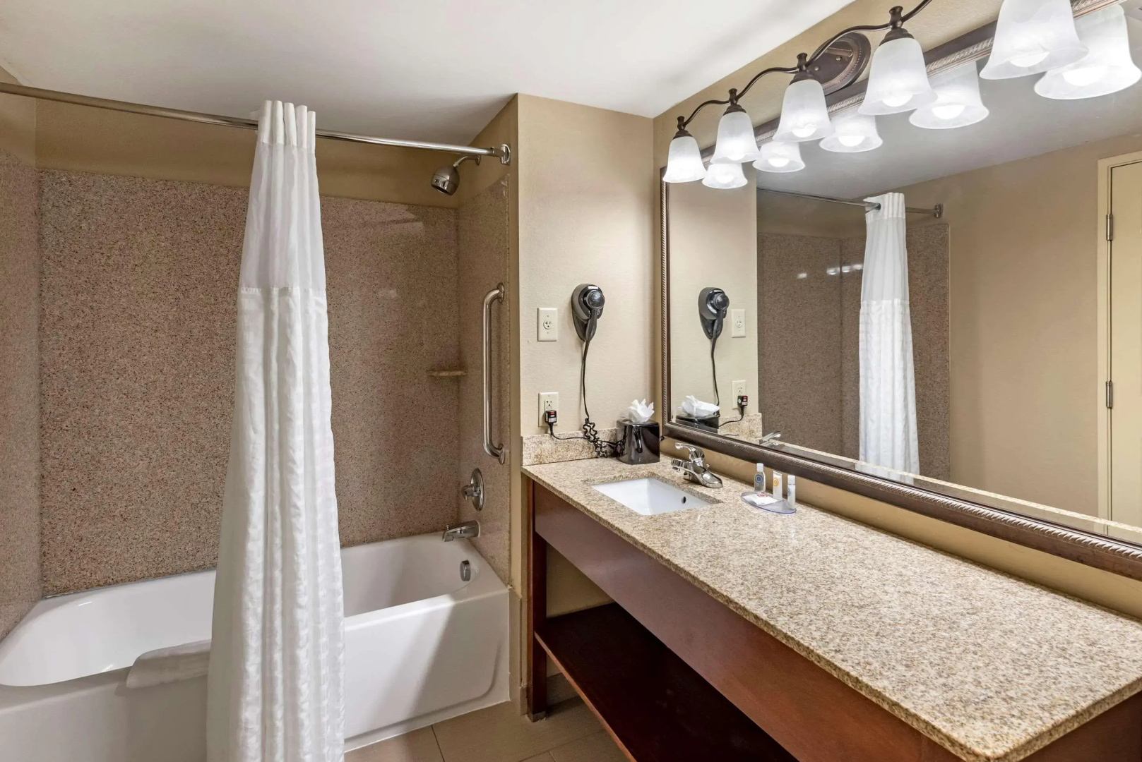 Foto - Comfort Inn & Suites Virginia Beach - Norfolk Airport