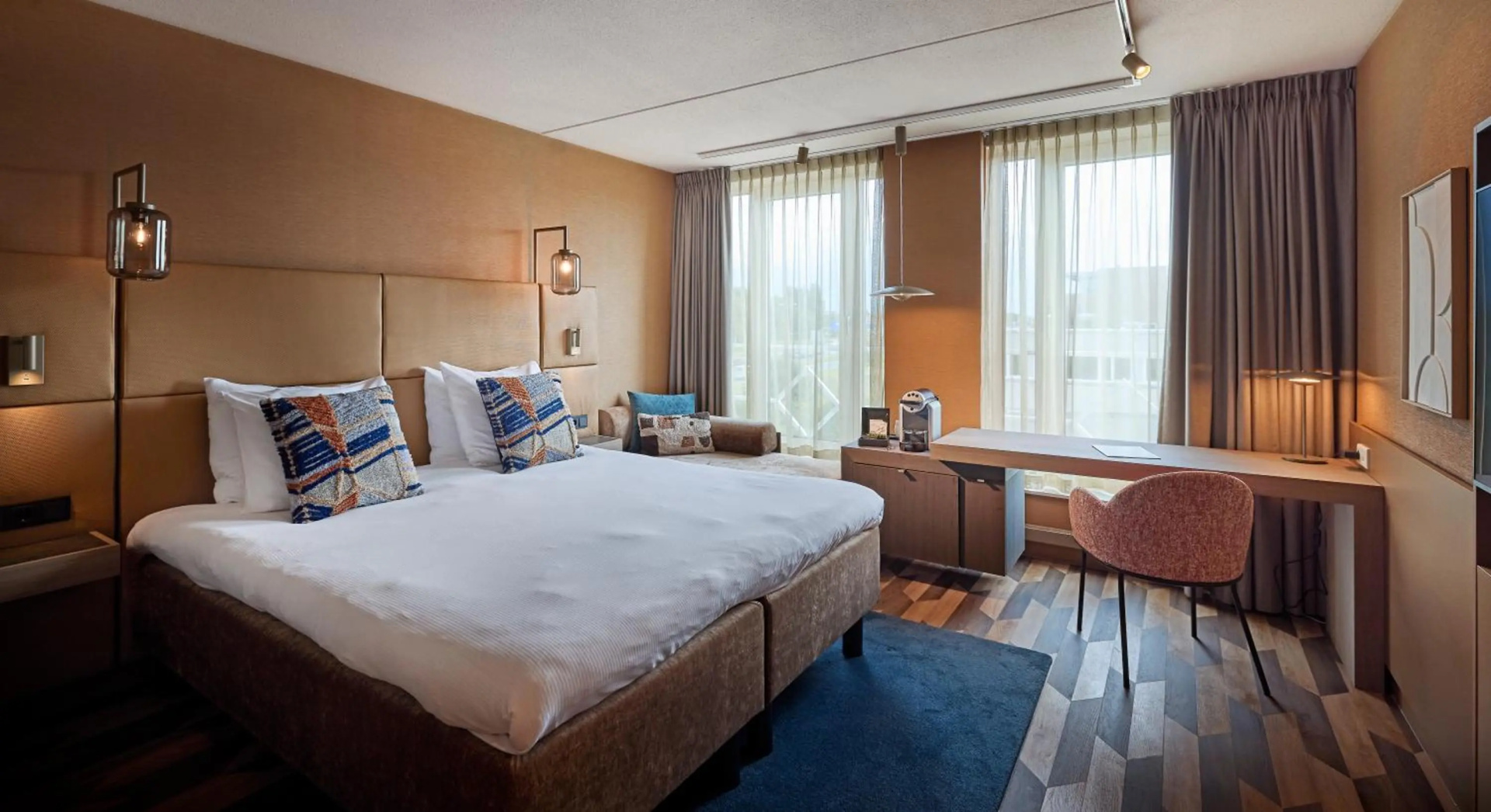 Photo - Carlton Oasis Hotel