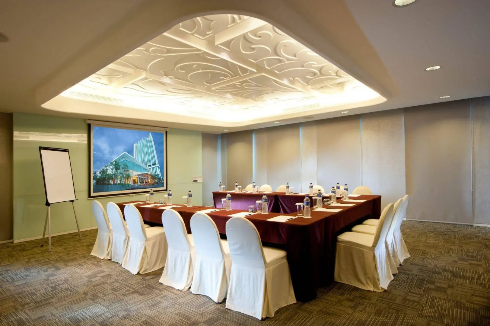Photo - JS Luwansa Hotel and Convention Center