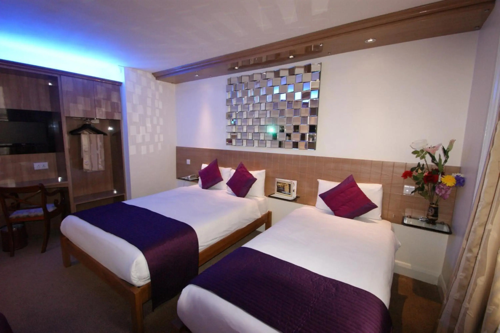 Photo - Westpoint Hotel
