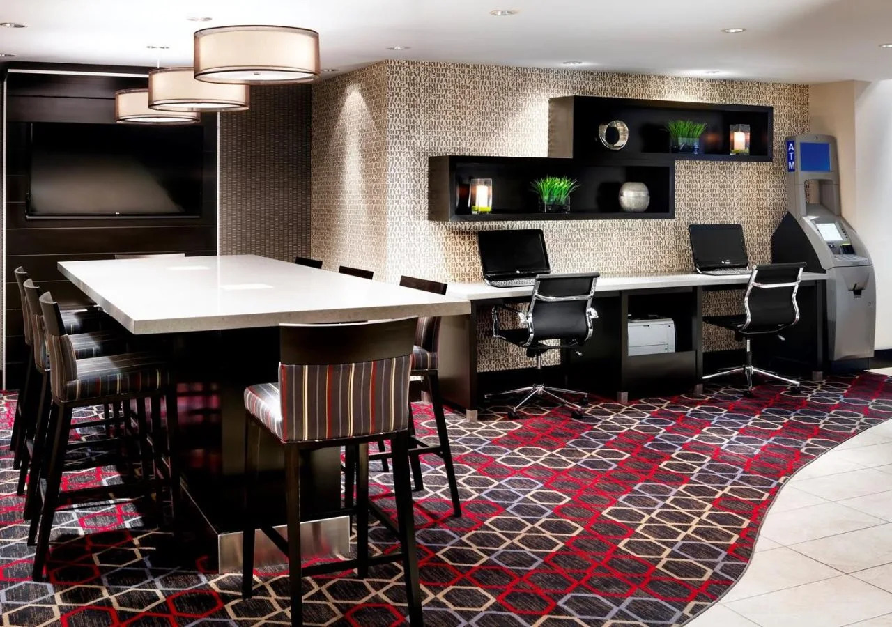 Foto - Four Points by Sheraton Mississauga Meadowvale