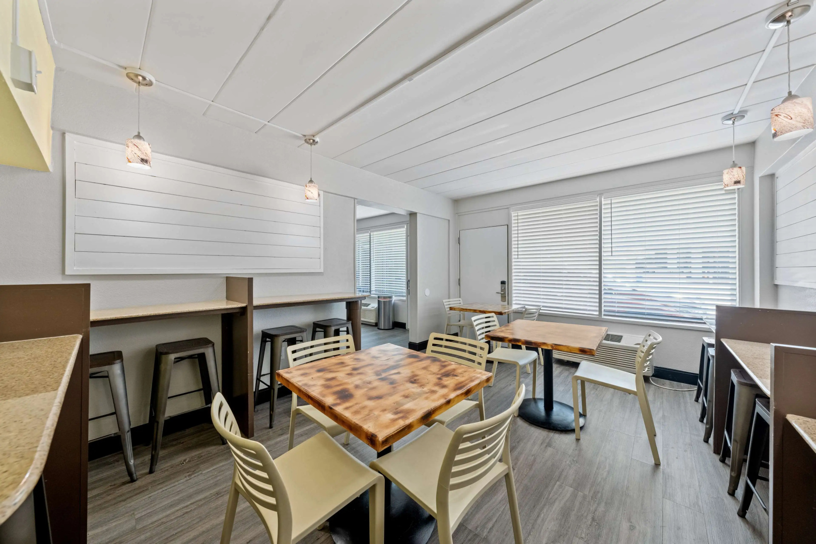 Photo - SureStay Hotel by Best Western Virginia Beach Royal Clipper