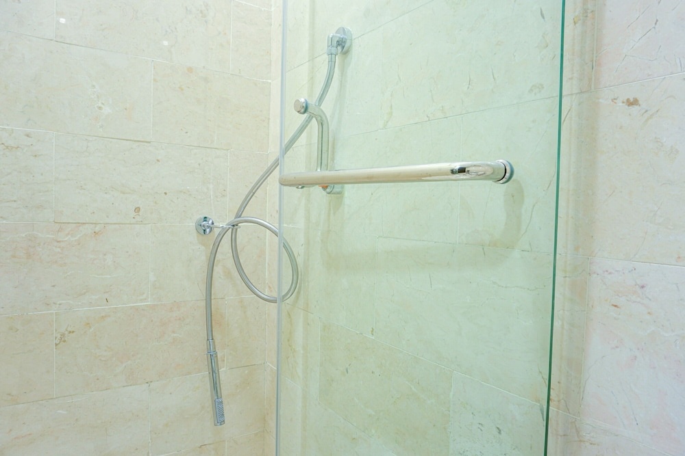 Stunning 2BR at The Empyreal Condominium Epicentrum Apartment