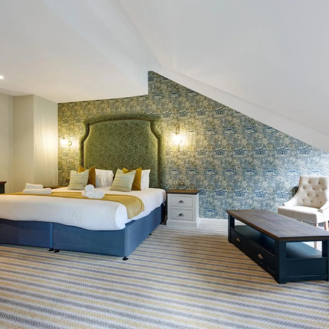 Photo - Thatchers Hotel
