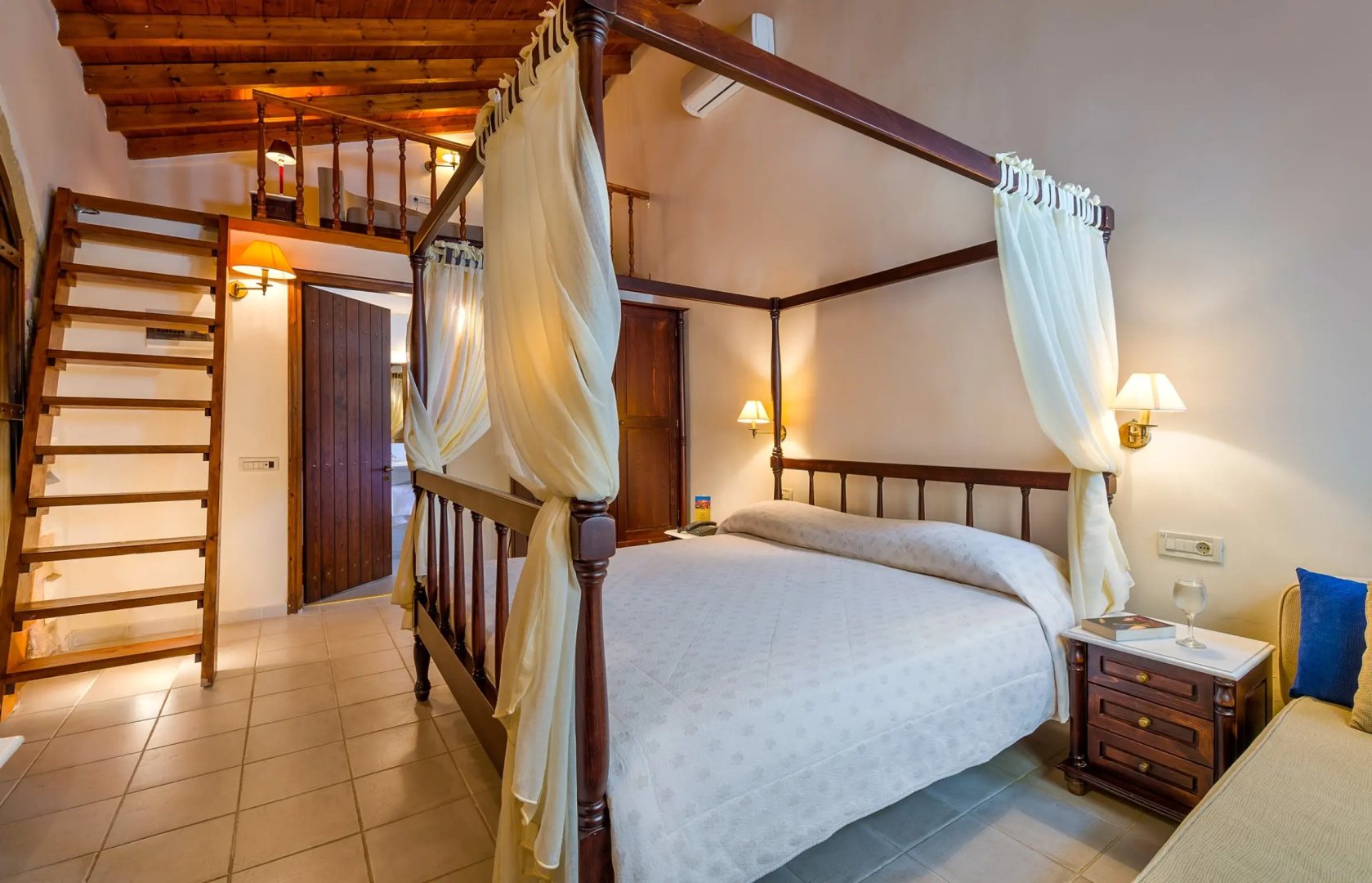 Photo - Spilia Village Hotel & Villas