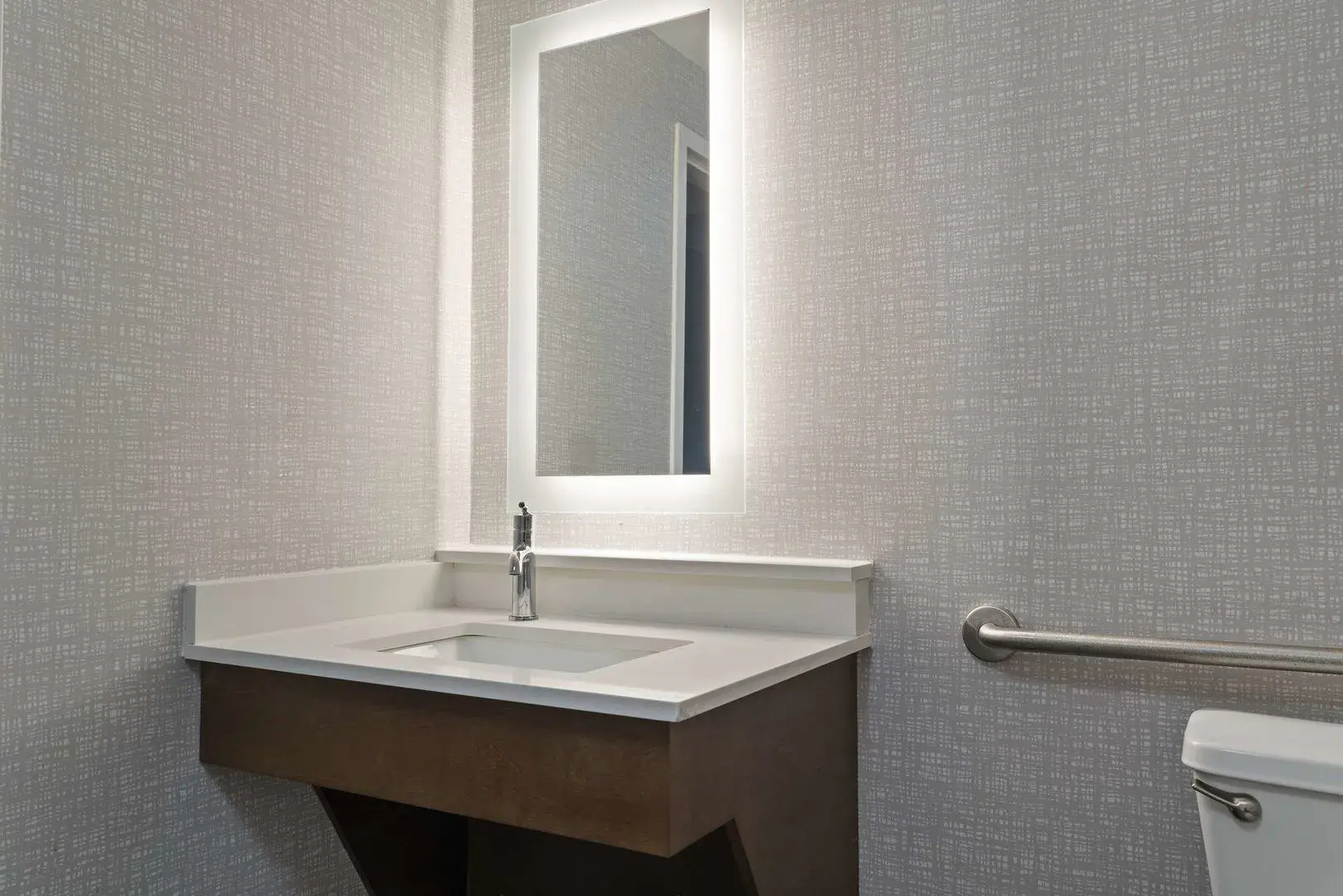 Photo - Hampton Inn & Suites Newport News (Oyster Point)
