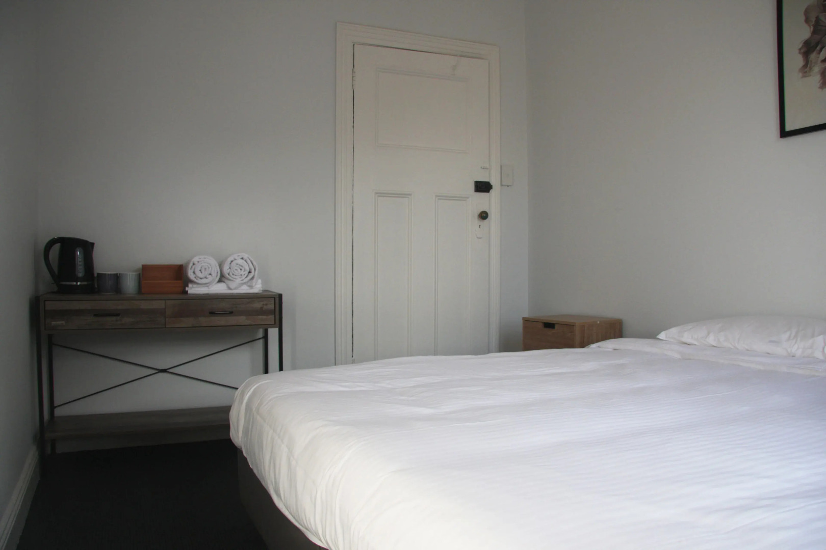 Photo - College Lawn Hotel