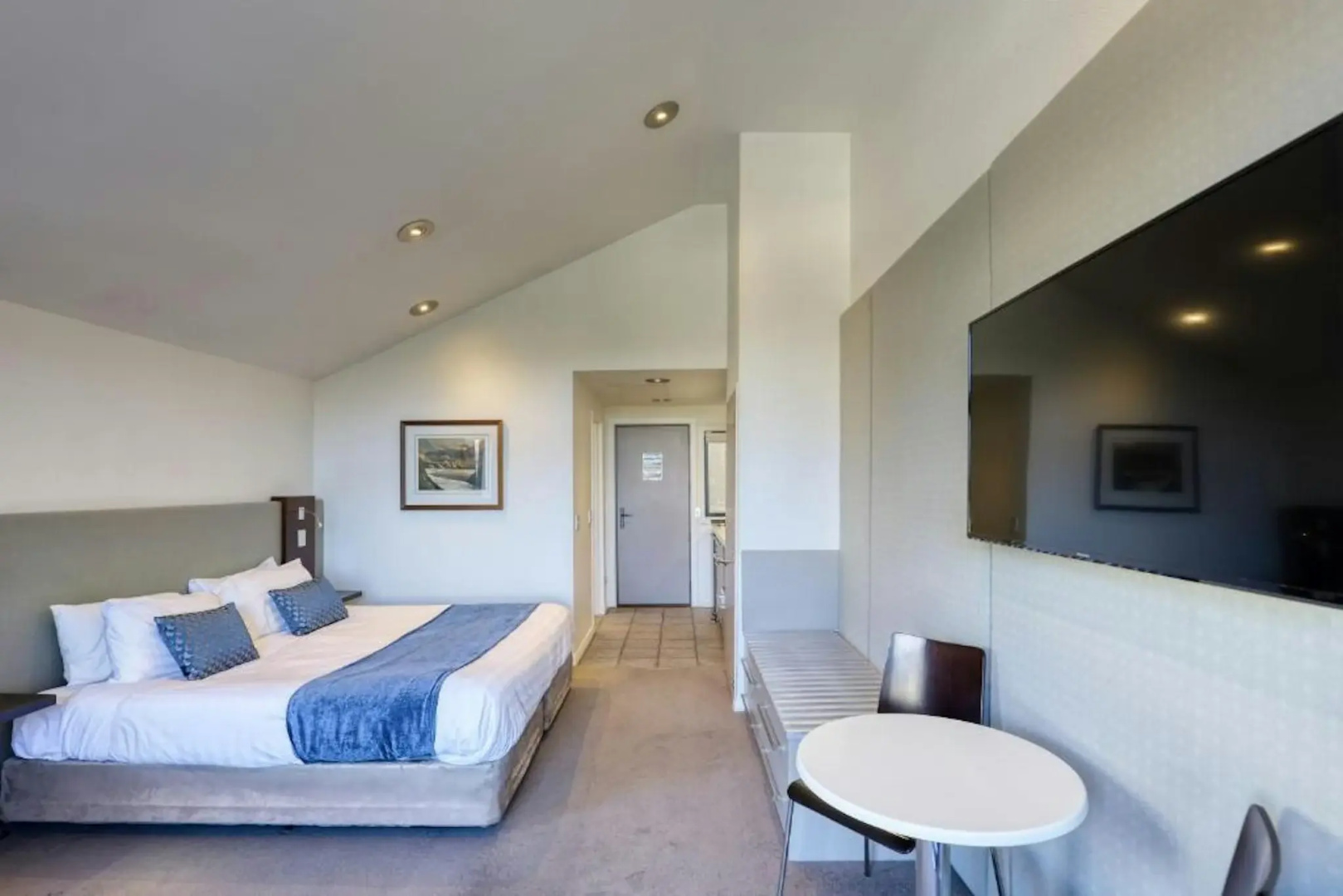 Photo - Garden Court Suites And Apartments