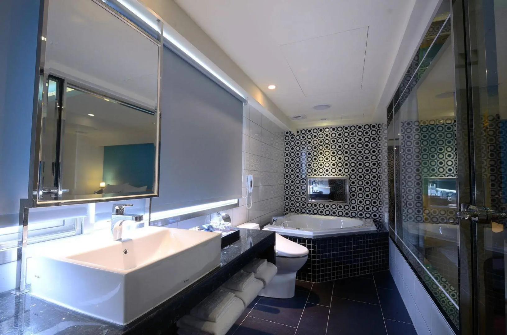 Photo - V-one Vogue Hotel