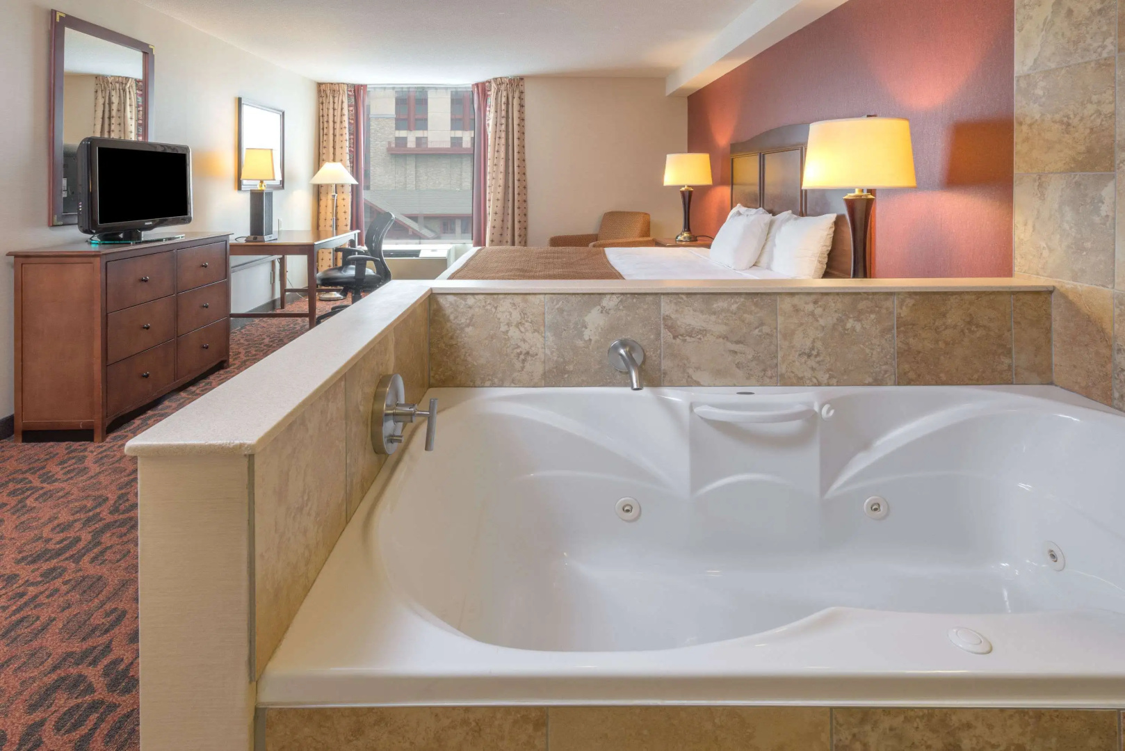 Foto - Ramada by Wyndham Niagara Falls/Fallsview