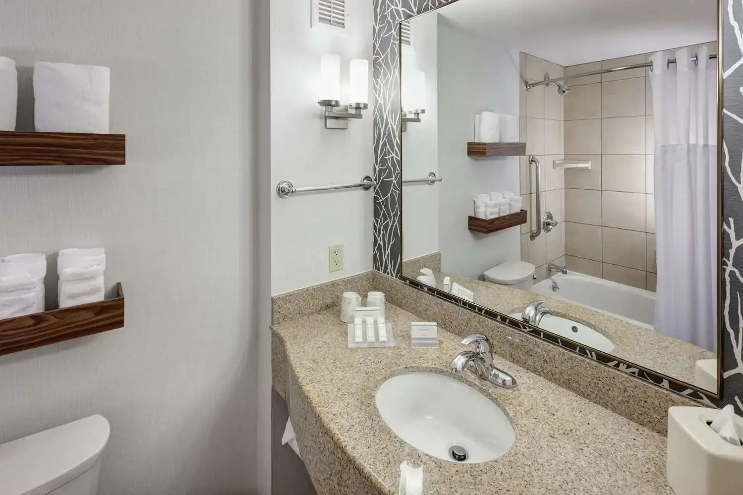Photo - Hilton Garden Inn Lake Forest Mettawa