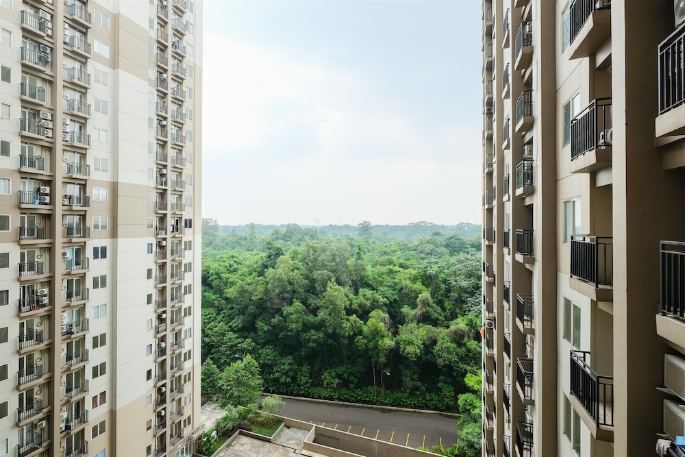 Comfort 2BR at 15th Floor Podomoro Golf View Apartment