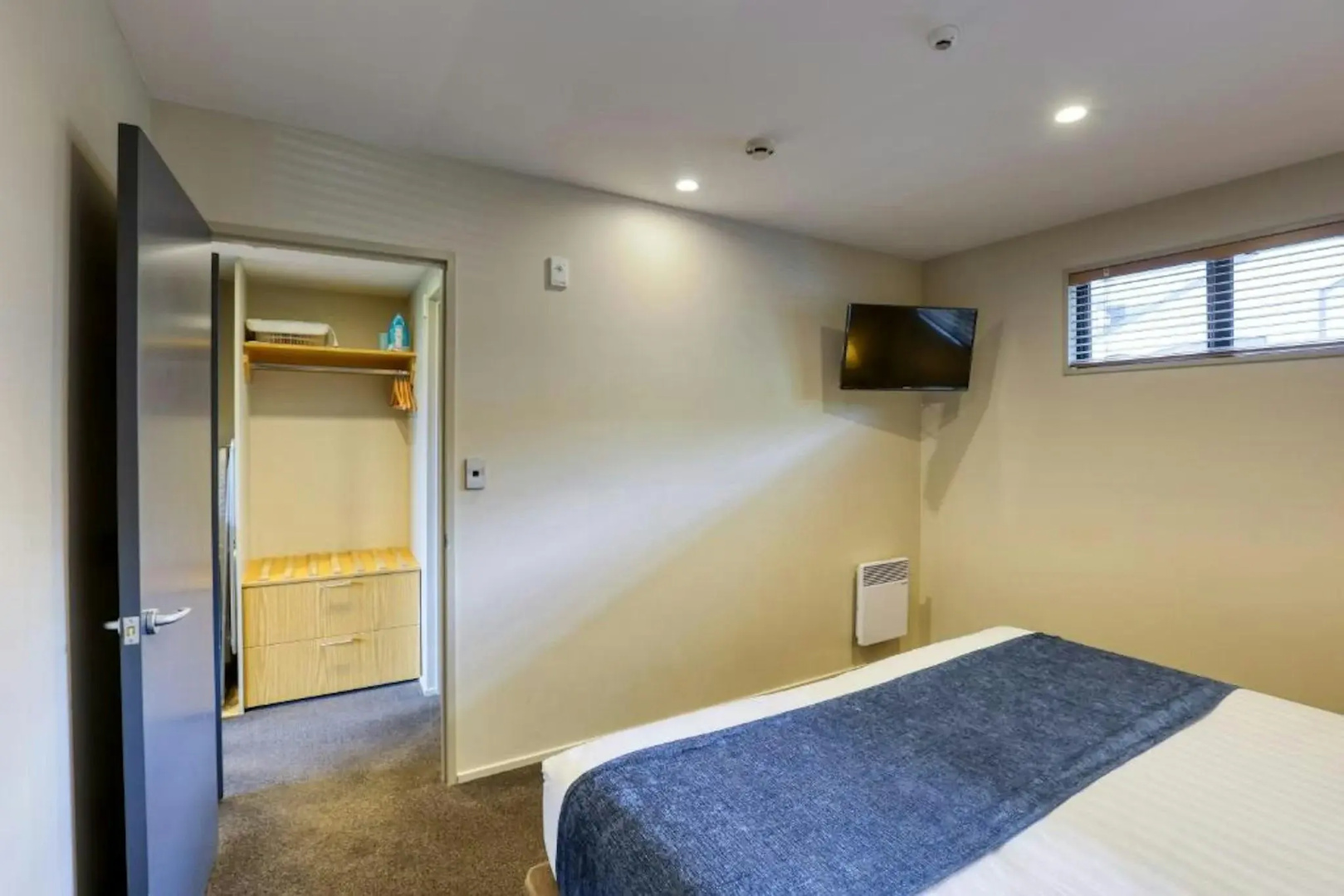 Photo - Garden Court Suites And Apartments