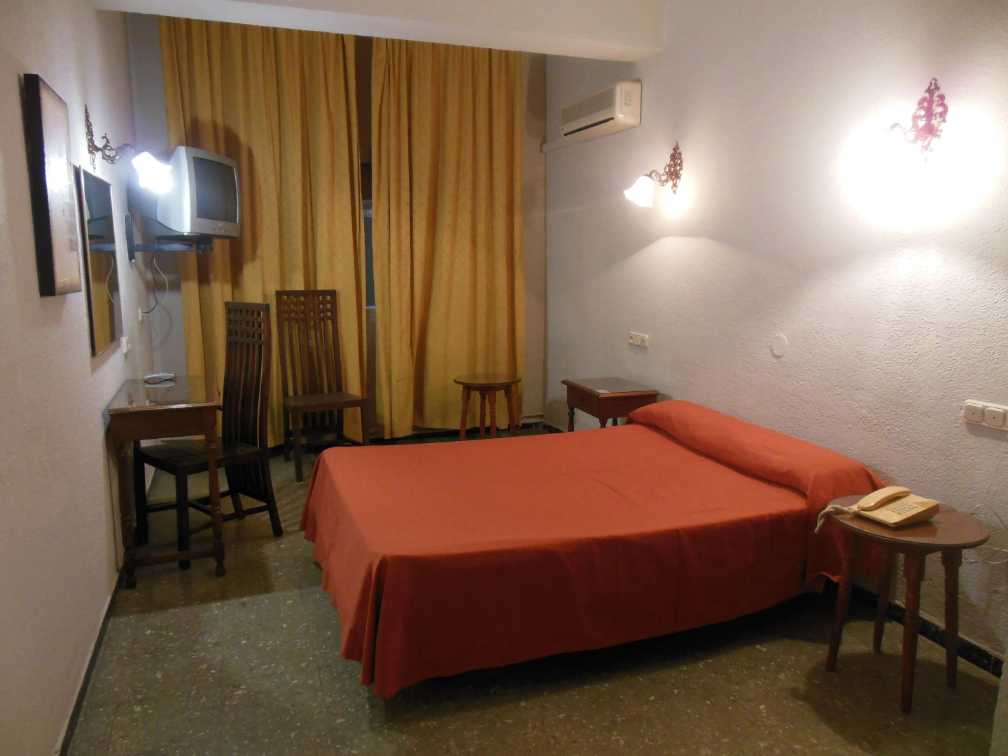 Photo - Hotel Embajador