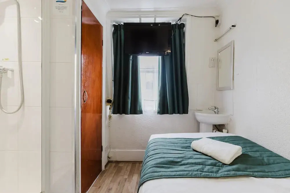 Photo - Falcon Hotel