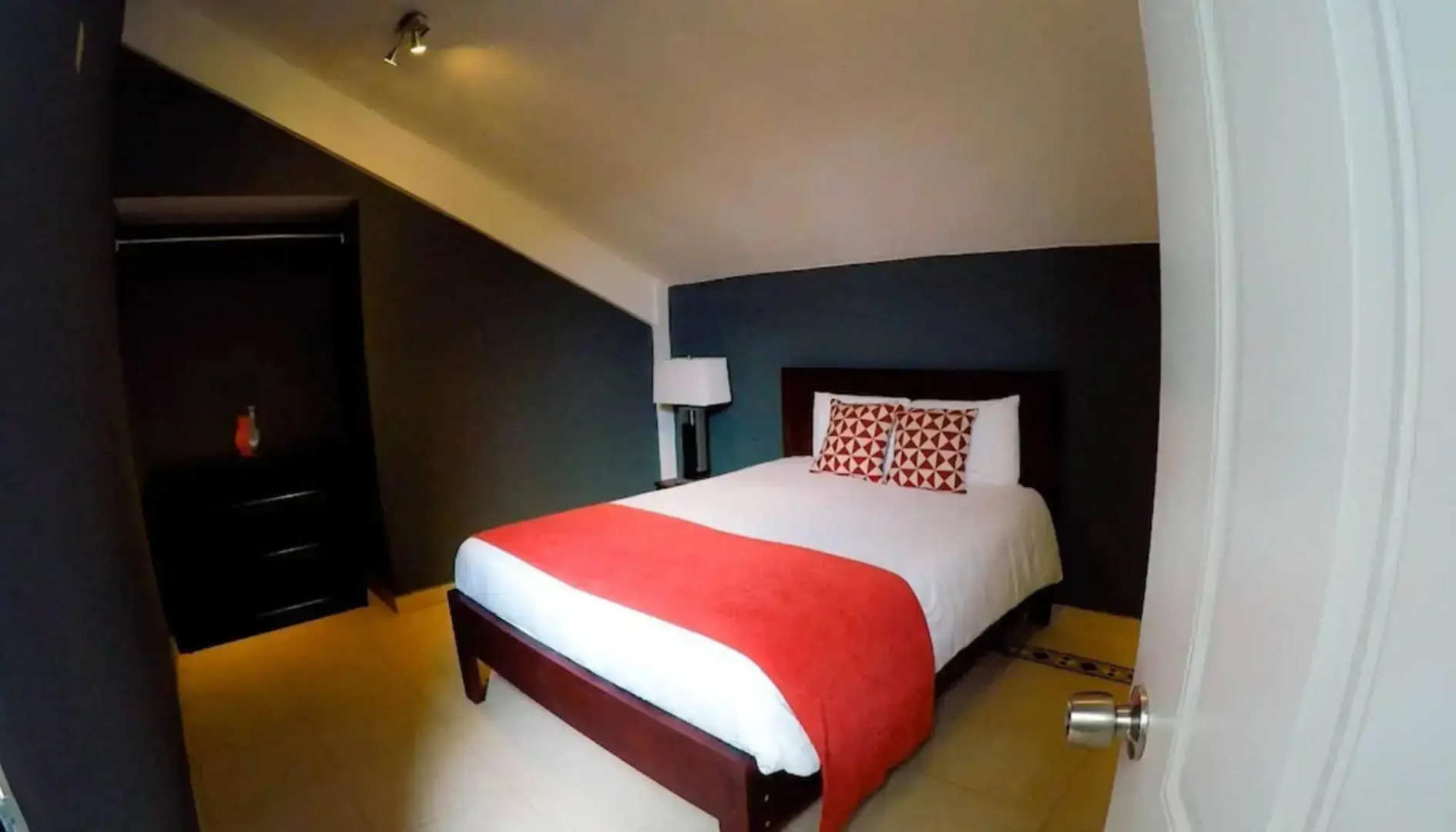 Photo - Tropical Suites Hotel