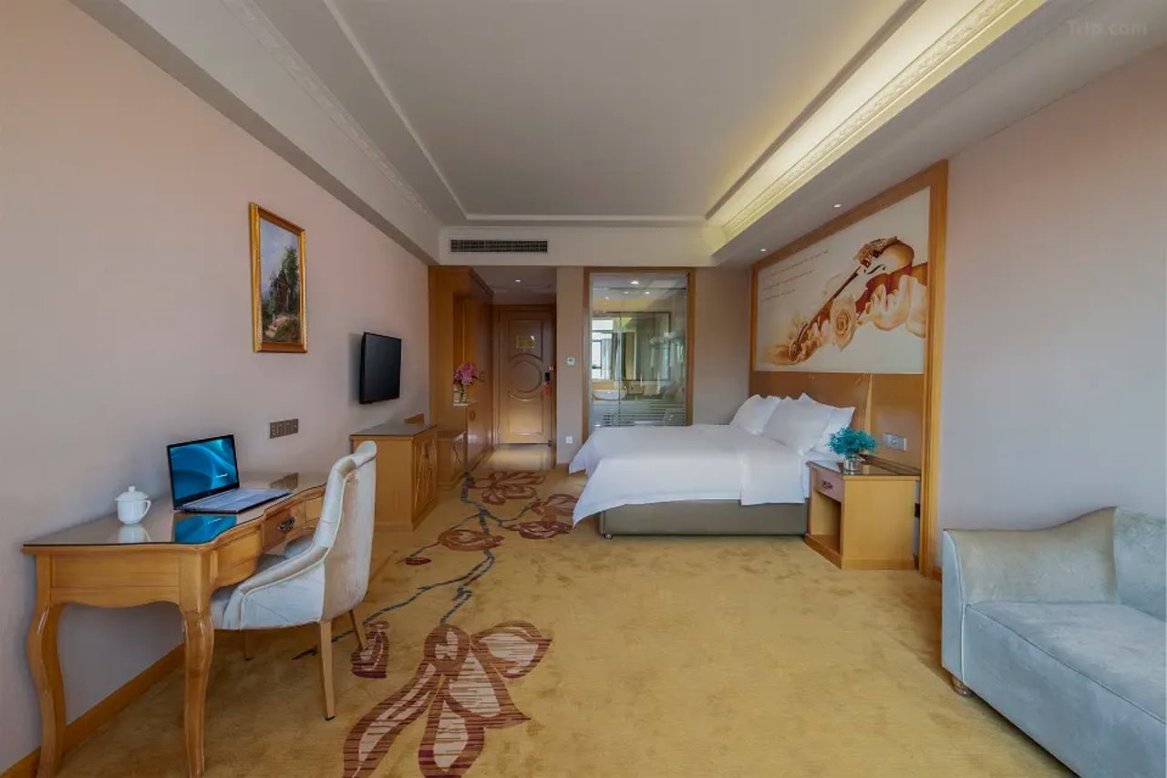 Vienna Hotel (Huiyang Sanhe Square)