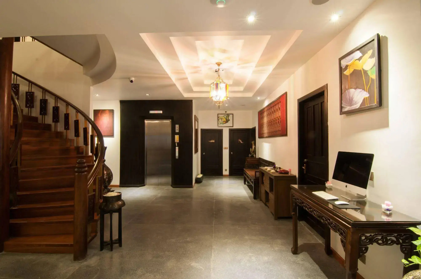 Photo - La Rose Suites